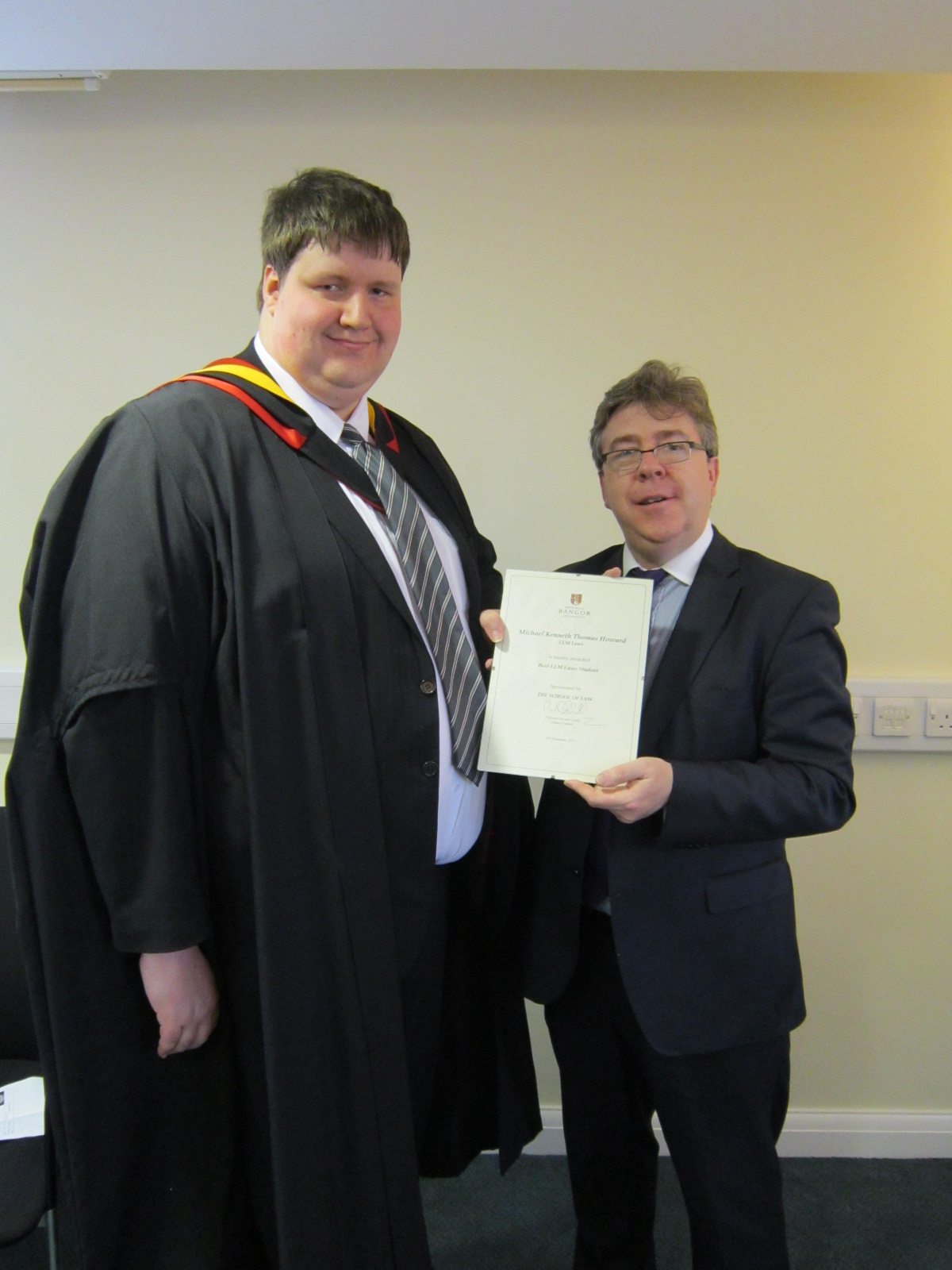 bangor uni graduation gown